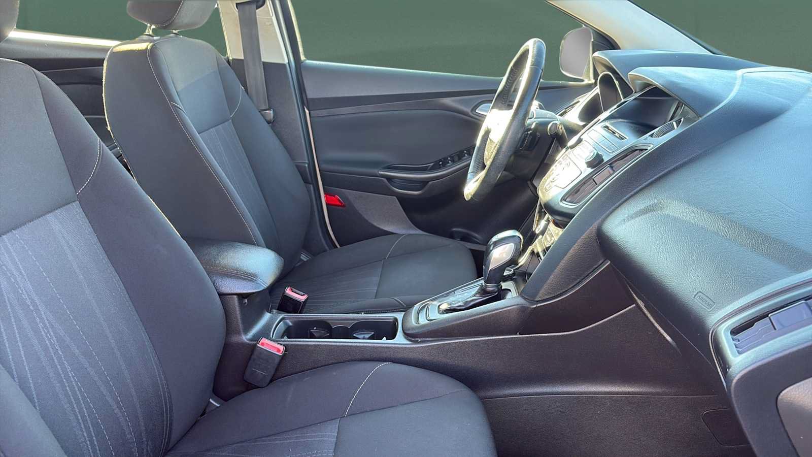 Used 2015 Ford Focus SE w/ SE Sport Package FWD image 29