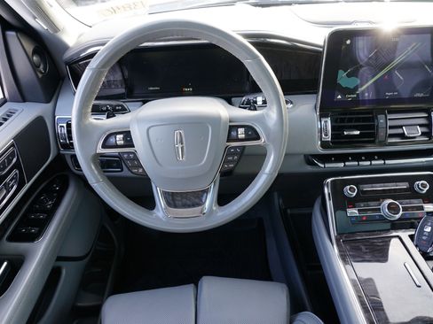 Used 2018 Lincoln Navigator Reserve w/ Technology Package image 23