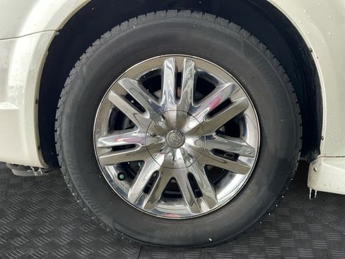 Used 2009 Chrysler Town & Country Limited w/ Entertainment Group #3 image 15