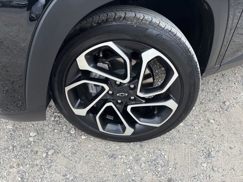 Used 2025 Chevrolet Trax RS w/ Sunroof Package image 13