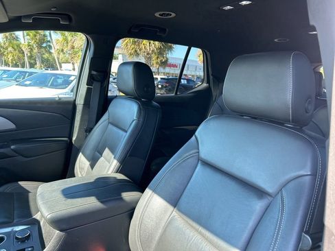 Used 2022 Chevrolet Traverse LT image 15