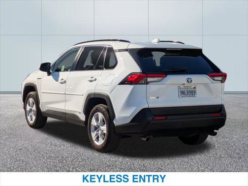 Used 2020 Toyota RAV4 LE image 9