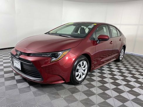 Used 2026 Toyota Corolla LE image 4
