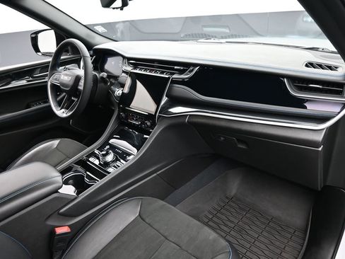 Used 2023 Jeep Grand Cherokee Trailhawk w/ Luxury Tech Group III image 28