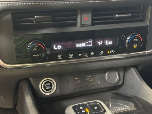 Used 2023 Nissan Rogue SV AWD/4WD image 41