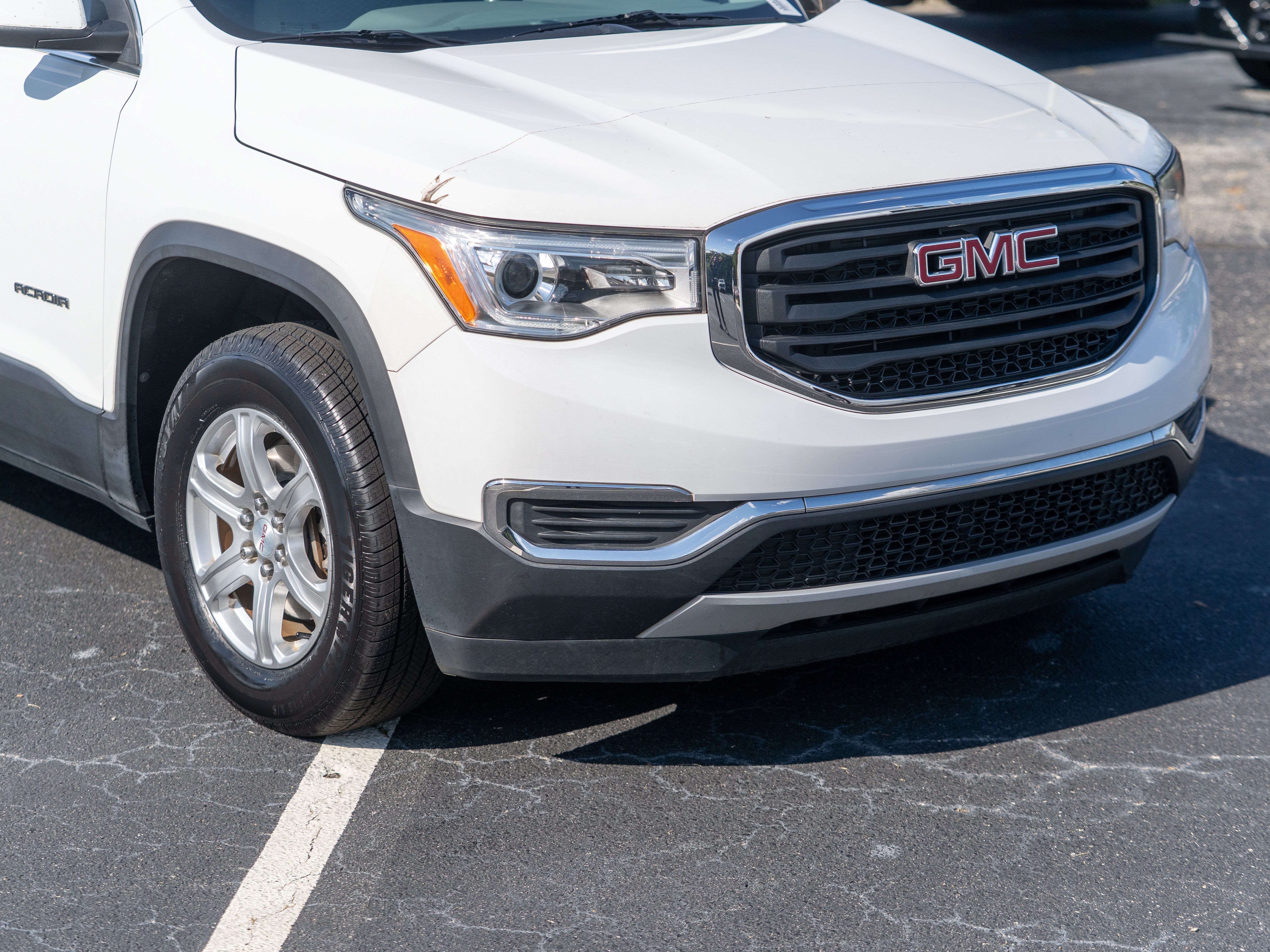 Used 2019 GMC Acadia SLE FWD image 39