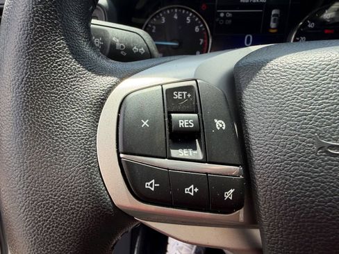 Used 2024 Ford Explorer XLT RWD image 18
