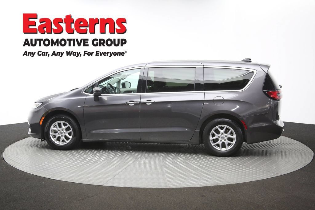Used 2023 Chrysler Pacifica Touring-L FWD image 64