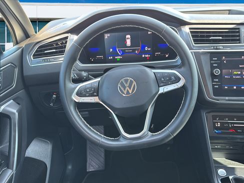 Used 2023 Volkswagen Tiguan SE FWD image 16