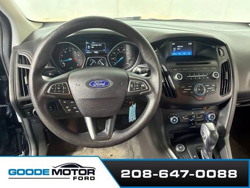 Used 2015 Ford Focus SE FWD image 8