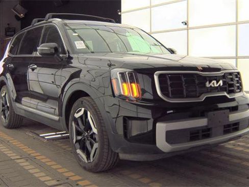 Used 2025 Kia Telluride S image 2