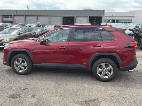Used 2022 Toyota RAV4 XLE w/ Convenience Package AWD/4WD image 2