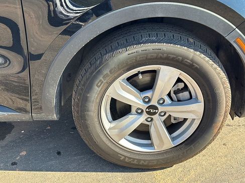 Used 2023 Kia Sorento LX FWD image 12