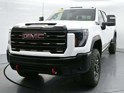 Used 2025 GMC Sierra 2500 AT4X image 2