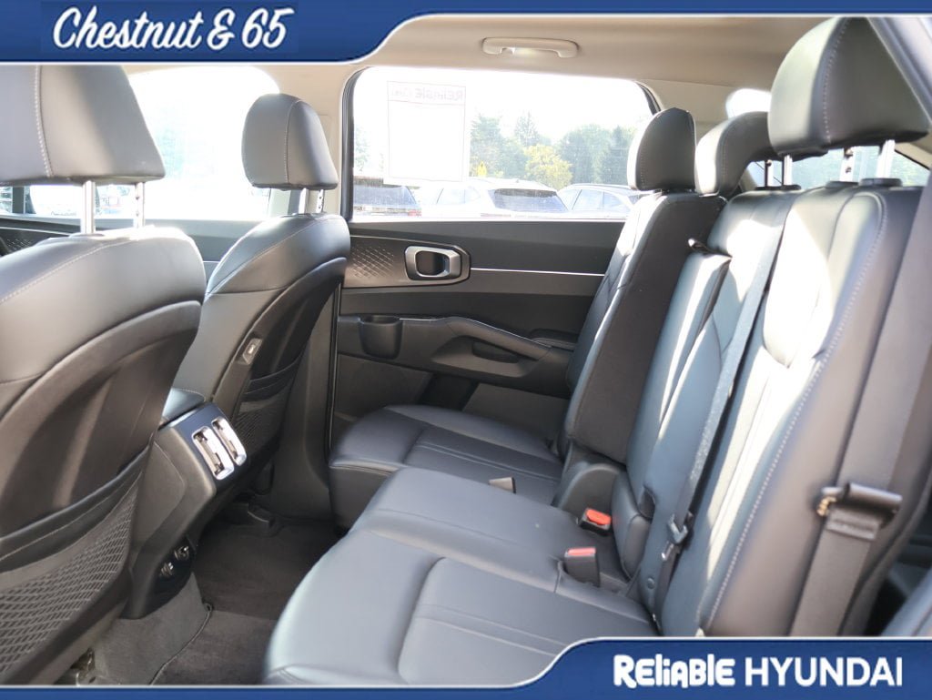 Used 2023 Kia Sorento S w/ Panoramic Sunroof Package FWD image 18