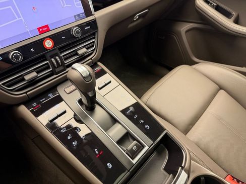 Certified 2026 Porsche Macan Turbo AWD/4WD image 9
