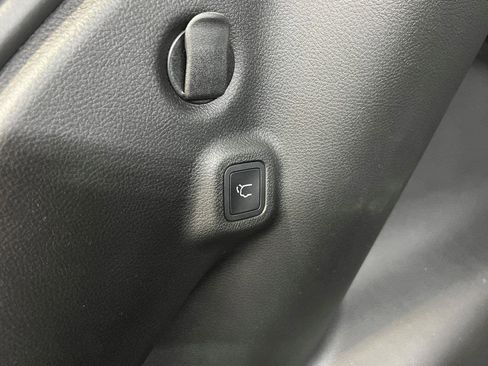 New 2026 Jeep Compass Limited w/ Sun, Sound & Navigation Group image 8