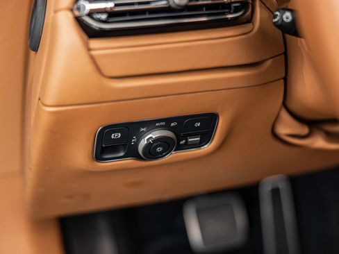 Used 2025 Aston Martin DB12 Convertible RWD image 20