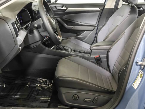 Used 2025 Volkswagen Jetta SE w/ Black Wheel Package image 22