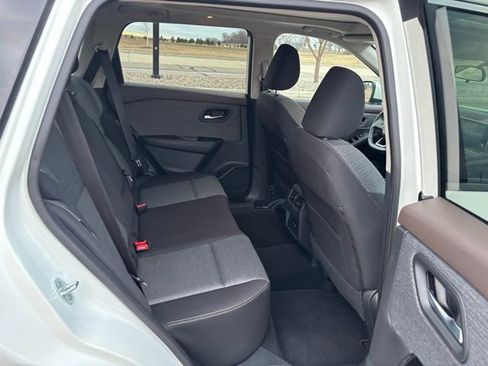 Used 2021 Nissan Rogue SV image 30