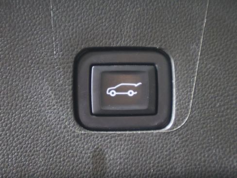 Used 2022 Chevrolet Traverse LT w/ LPO, Floor Liner Package image 17