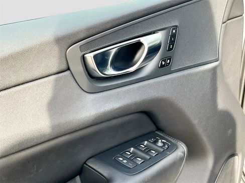 Used 2025 Volvo XC60 B5 Plus image 18