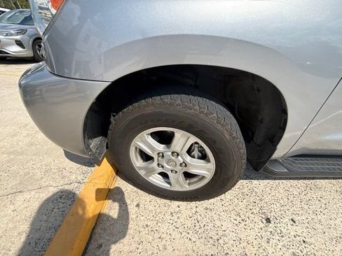 Used 2017 Toyota Sequoia SR5 AWD/4WD image 2