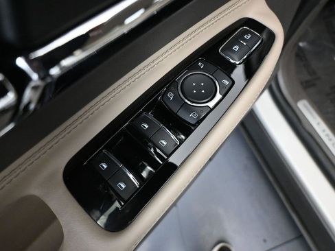 Used 2023 Lincoln Corsair Reserve image 19