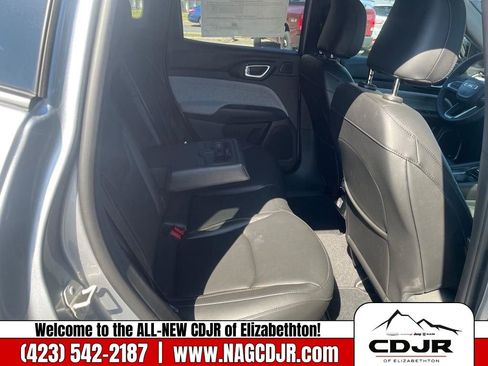 New 2023 Jeep Compass Latitude w/ Sun and Sound Group image 18