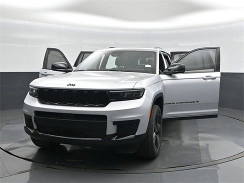 New 2025 Jeep Grand Cherokee L Altitude image 47
