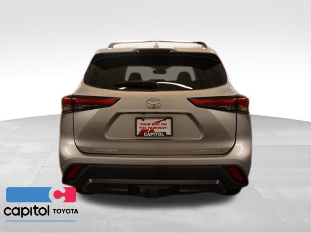 Used 2022 Toyota Highlander Limited AWD/4WD image 3