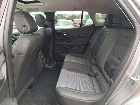 Used 2024 Chevrolet Trax LT w/ Sunroof Package FWD image 11