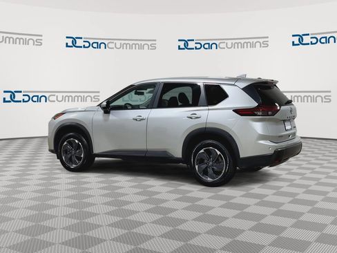 Used 2024 Nissan Rogue SV AWD/4WD image 7