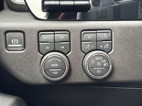 Used 2025 Chevrolet Silverado 1500 LTZ w/ LTZ Premium Package AWD/4WD image 32