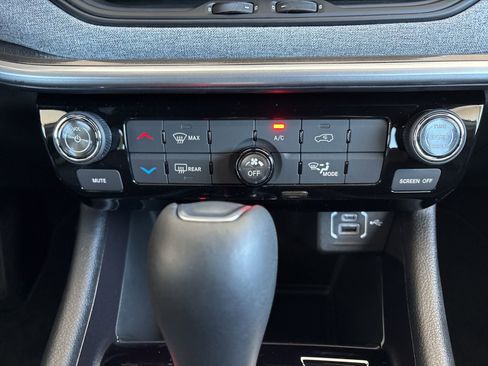 New 2026 Jeep Compass Latitude image 18