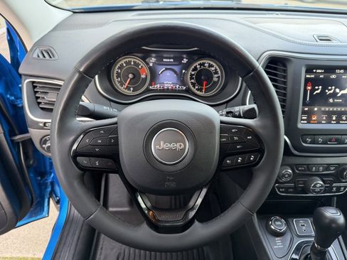 Used 2023 Jeep Cherokee Altitude Lux w/ Mopar Interior Package image 18