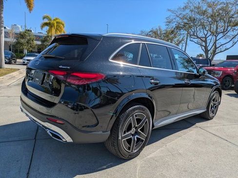 Used 2025 Mercedes-Benz GLC 300 4MATIC image 4