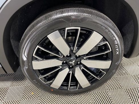 New 2025 Mitsubishi Outlander SE image 37