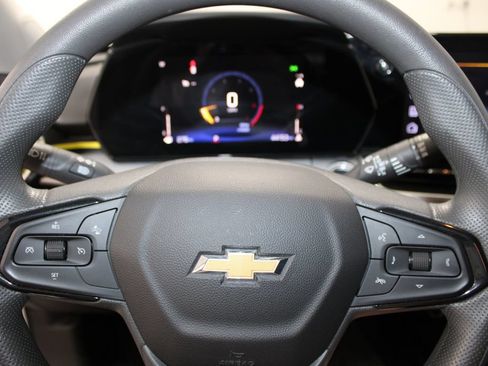 Used 2025 Chevrolet Trax LT FWD image 39