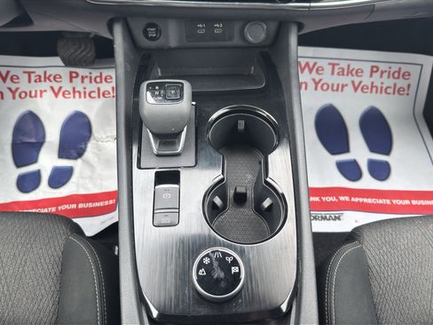 Used 2025 Nissan Rogue SV AWD/4WD image 17
