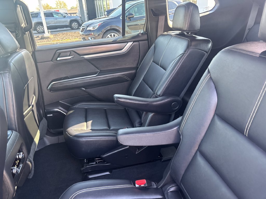 Used 2026 GMC Acadia Elevation w/ Elevation Premium Package FWD image 30