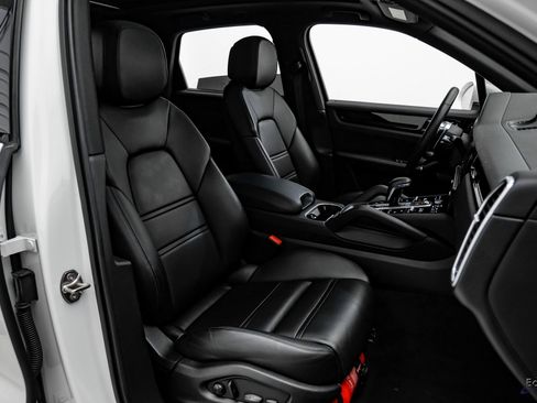 Used 2023 Porsche Cayenne image 45