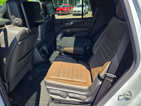 New 2026 GMC Yukon Denali Ultimate w/ LPO, Floor Liner Package AWD/4WD image 33