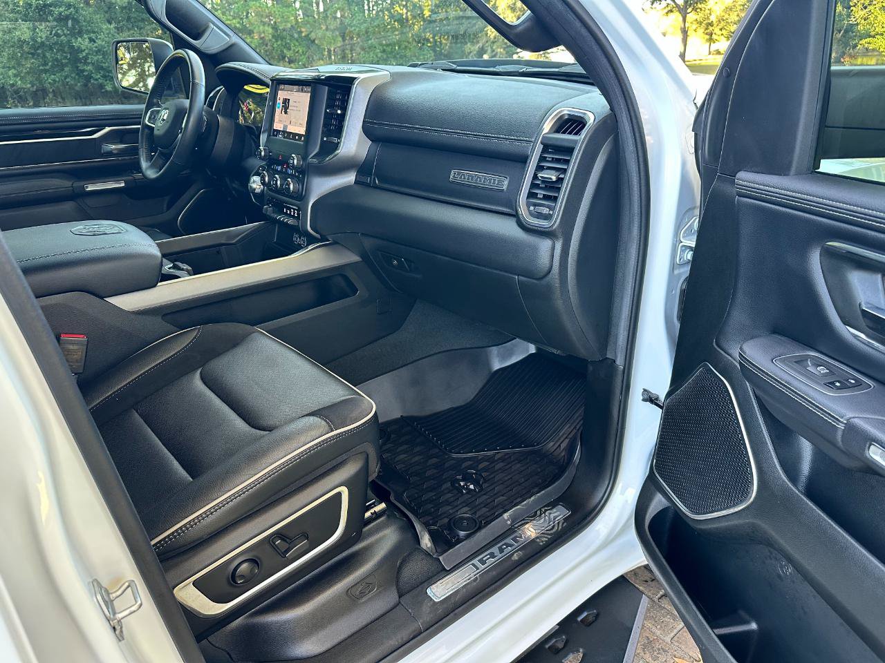 Used 2022 RAM 1500 Laramie w/ Sport Appearance Package AWD/4WD image 26