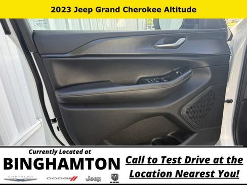 Used 2023 Jeep Grand Cherokee Altitude AWD/4WD image 7