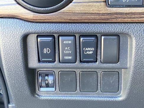 Used 2019 Nissan Titan SL AWD/4WD image 17