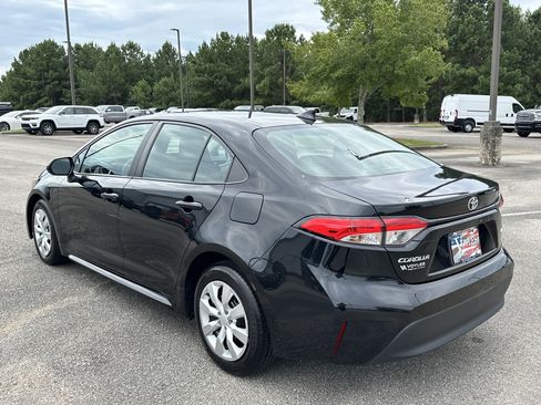Used 2023 Toyota Corolla LE image 5