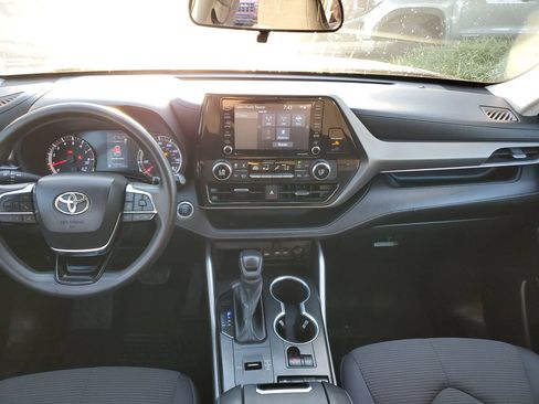 Used 2021 Toyota Highlander L FWD image 12