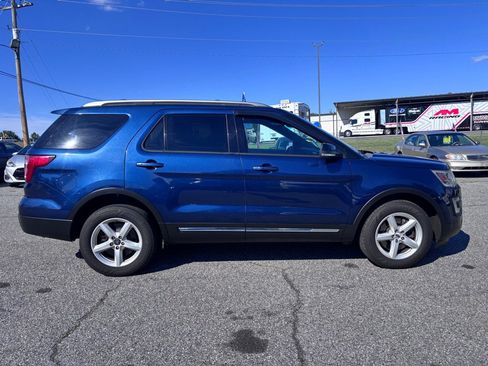 Used 2017 Ford Explorer XLT AWD/4WD image 8