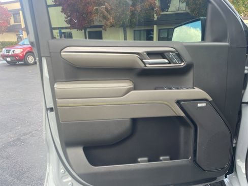 Used 2024 Chevrolet Silverado 1500 ZR2 w/ Technology Package image 18